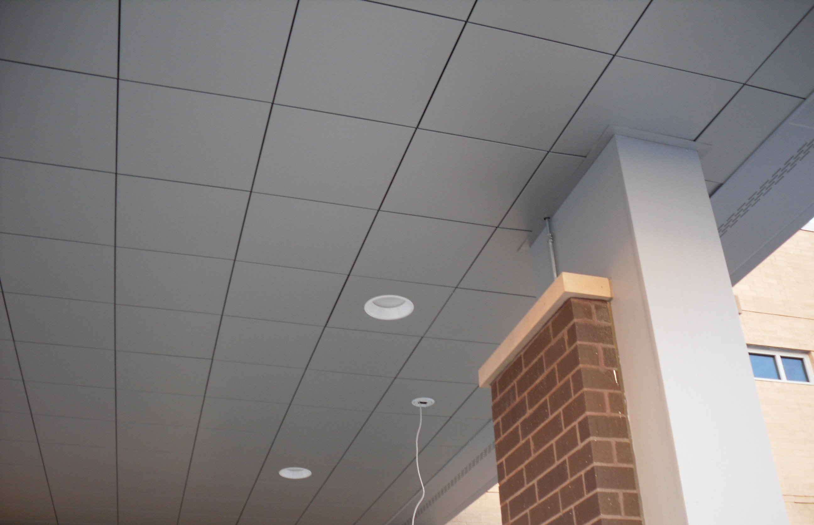 Visions 900 Hook-In Ceiling System with Reveal Edge